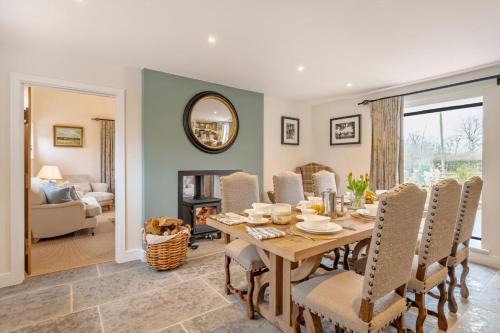 3 Bed in Sedgehill oc-b34698