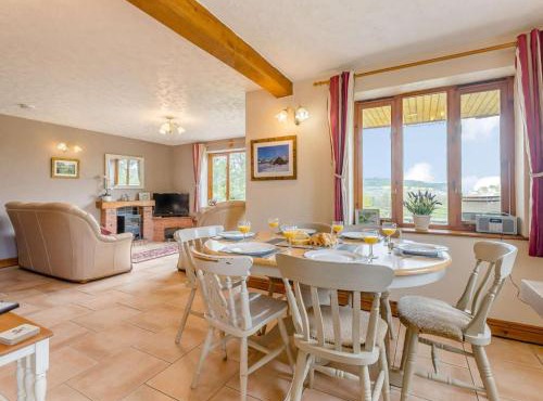 3 bed in Worcester CC037