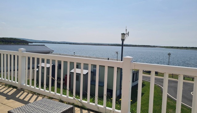 3 Bed Lodge - Sleeps 6 - Parking - Pets - Wifi