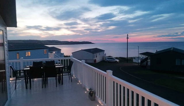 3-Bed Lodge with SeaView-Fireplace-Garden-FreeP