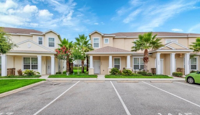 3 bed Modern Town Home On a Luxury Development Close to Disney