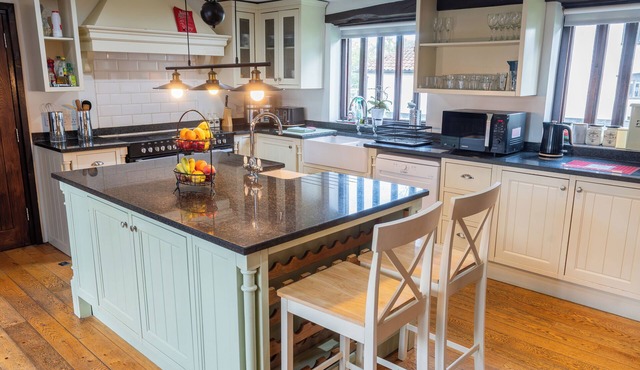 3 bed Oak Beamed Country House with Sauna and Indoor Heated Pool