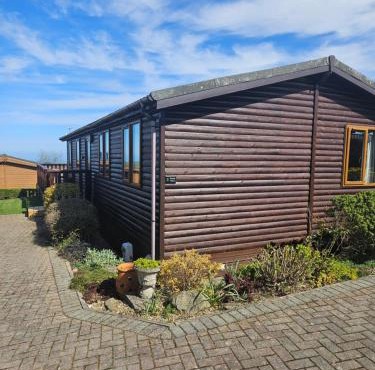 3-Bed Ocean View Lodge - Parking & Terrace