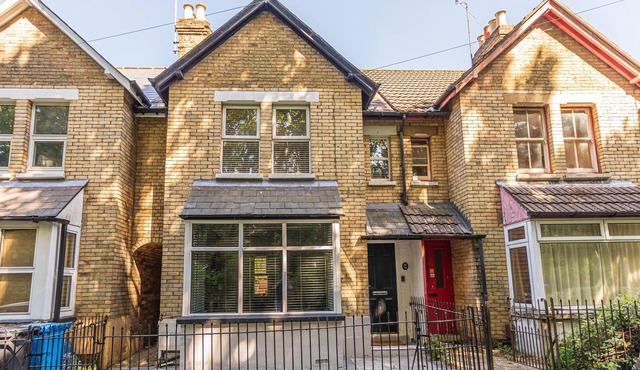 3 Bed Recently refurbed, quiet & private location,5 mins from sandbanks Beaches