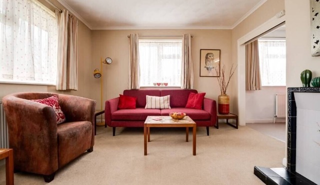 3 Bed Renovated Bungalow, 3 car or RV pkg, garden.