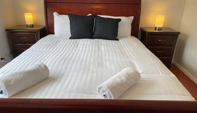 3 Bed Room Family Home next to Melbourne Airport