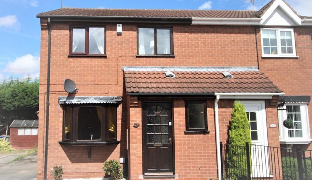 3 Bed Semi - Sleeps 5 - Private Garden & Parking - Quiet Cul De Sac Location - Dog Friendly - Fast Wifi - Close to Motorway Access