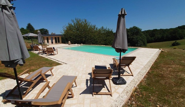 3 Bed - Sleeps 6 - Pool - Parking - Pet Friendly