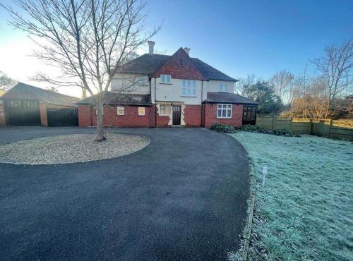 3 Bed-Sleeps 4-Gym-HotTub-Garden-Parking