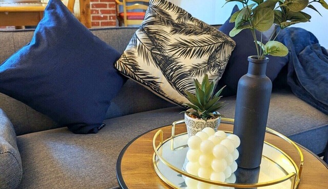 3-bed | Sleeps 5 | 2 Bath | Parking | Contractor