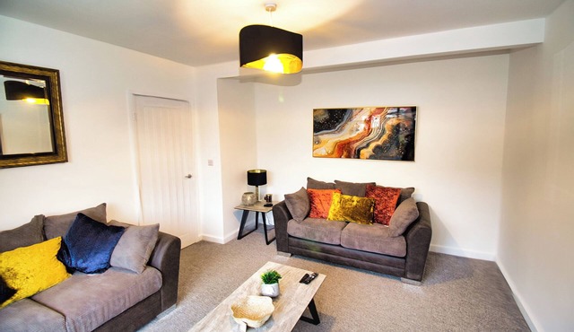 3 Bed, Sleeps 5, Pet Friendly, Free Parking