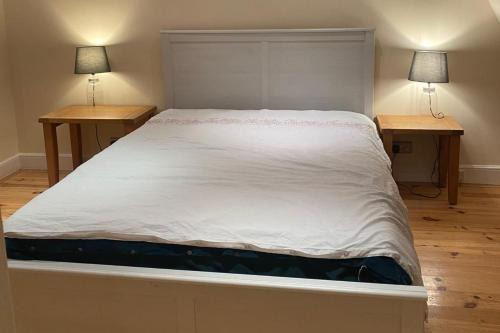 3 Bed Sleeps 6 Free Parking Enclosed Garden