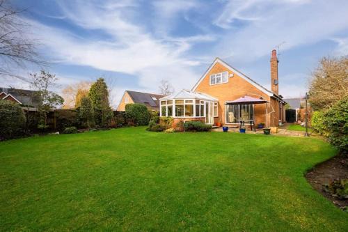 3 Bed Stunning Home in Hale