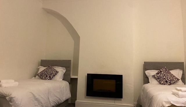 3 bed stylish house Whole house