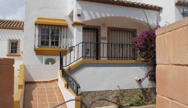 3 Bed Townhouse Overlooking Com Pool LD314