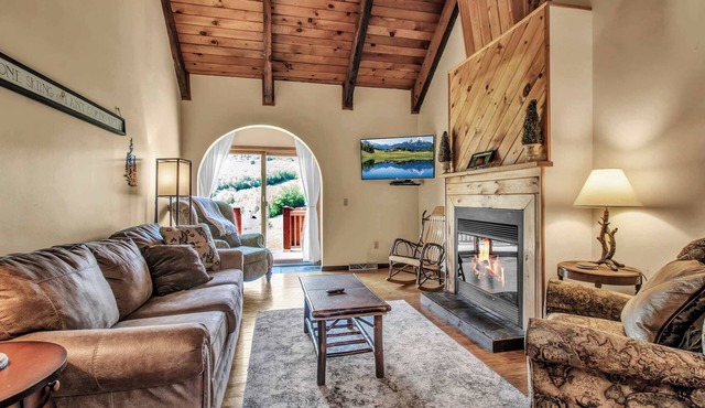 3-Bed Townhouse with Scenic Views & Patio