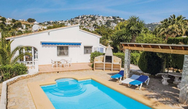 3 bed villa a short drive from downtown