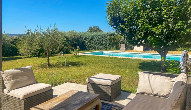 3 bed villa near Lourmarin with pool, pétanque court and views of the Luberon