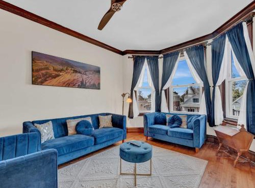 3 Bed Vintage Condo in Chicagolands Trendy Berwyn condo