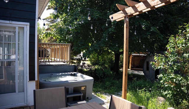 3 Bed Waterfront Cottage | Sauna | Hot Tub | Kayak