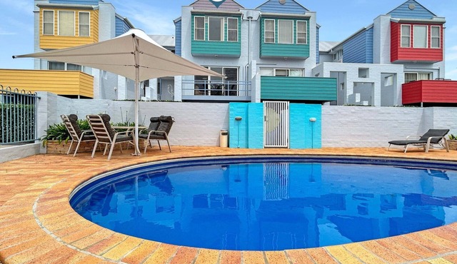 3-Bed with Alfresco Dining & Pool in Batemans Bay