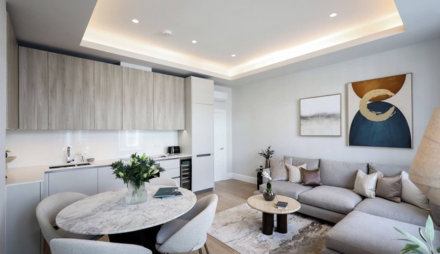 3 Bed with Cinema Room in Portobello Road corner