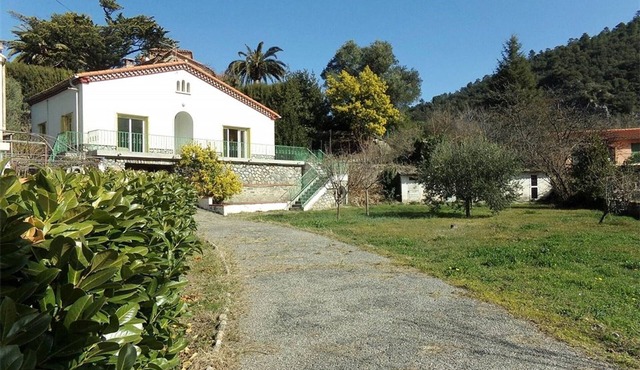 3-bedroom house with parking, aircon and wifi - 4 guests