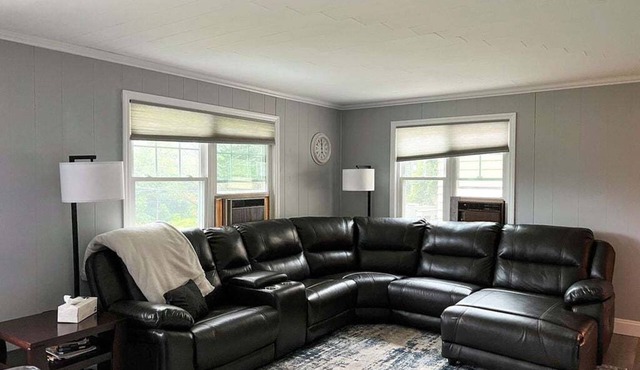 3 BedR Home close to WaterParks, Museums & Trails