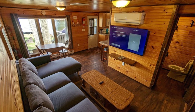 3 BEDRM WATERFRONT COTTAGE, CANOE, KAYAKS, WIFI