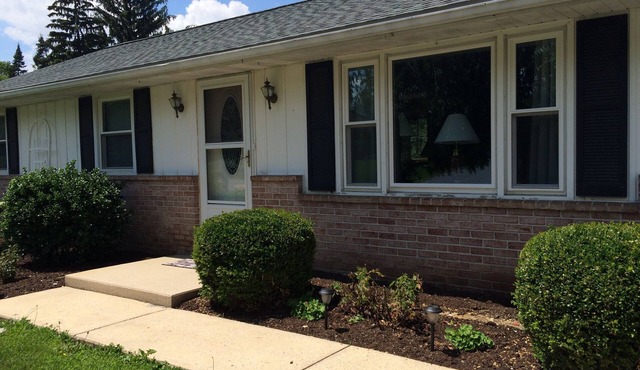 3 Bedroom cozy ranch home in a quiet,safe neighborhood