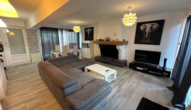 3 Bedroom Private vacation home in HÃ©rouville-Saint-Clair