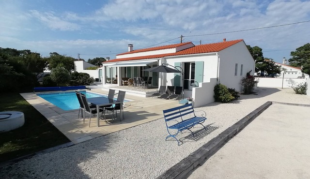 3-bedroom villa with heated pool. Rental from Sunday to Sunday.