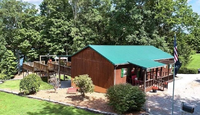 3 Bedroom, 1 1/2 bath, Lakeview Cabin -pontoon available- June-Sept