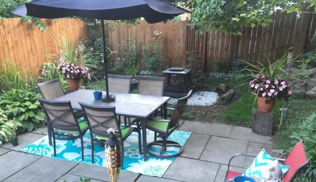 3 Bedroom 1 Bath Amazing Backyard - 1 min walk from the Trolley (leads downtown)
