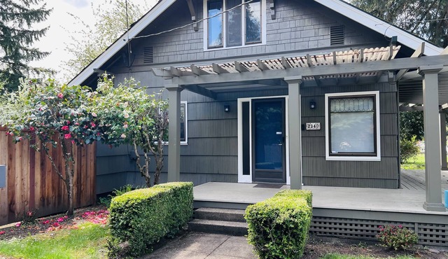 3 bedroom & 1 bath home, close to everything in Eugene