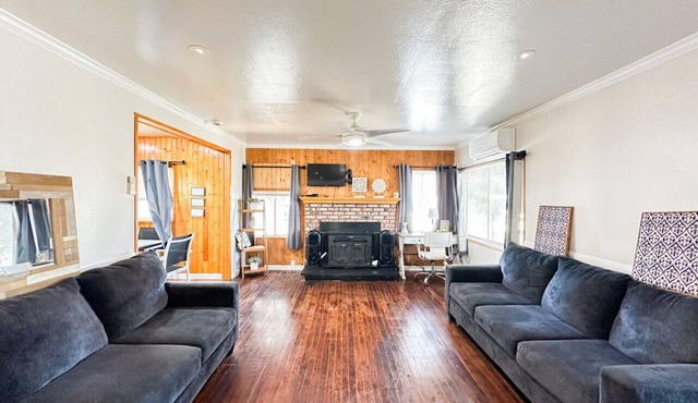 3 bedroom, 1 bath home that is located on the country side of Visalia near freeway 99.