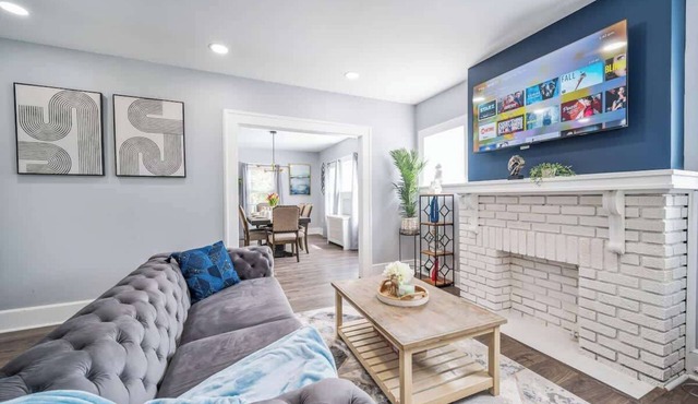 3 bedroom 1 bath house-Free Parking-10 min to EWR.