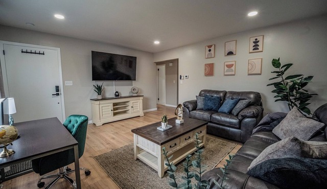 3 Bedroom, 1 Bath, Pet Friendly, Laundry, Fenced Yard, Colleges, Hospitals