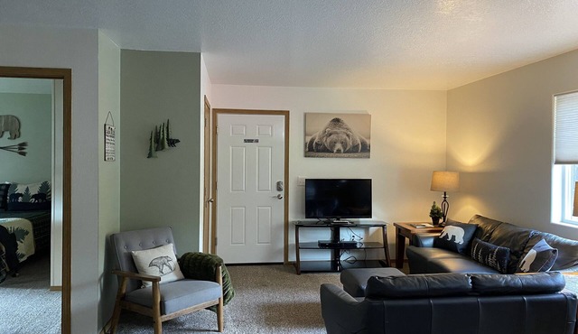 3 Bedroom, 1 Bath Peaceful Lodge Just Minutes From The Kenai River and Soldotna!