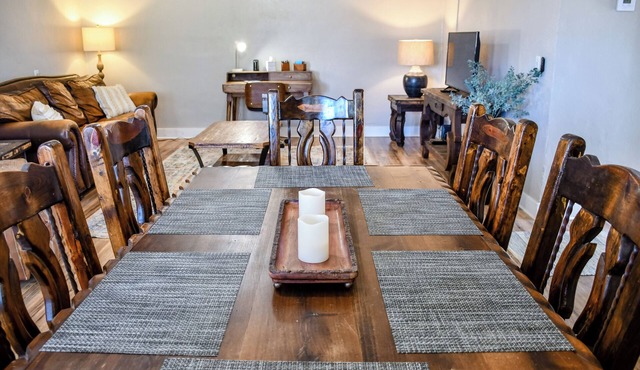 3 Bedroom, 1 Bath rock cottage in Walking Distance to Downtown Alpine