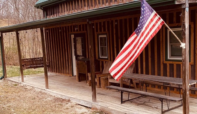 3 bedroom 1 full bath cabin 10 minutes from Cave Run Lake