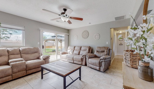 3 Bedroom (1 King 2 Queen beds) 1 bathroom home with private backyard