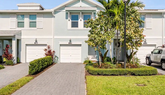 3 bedroom 2.5 bath townhome in West Palm Beach