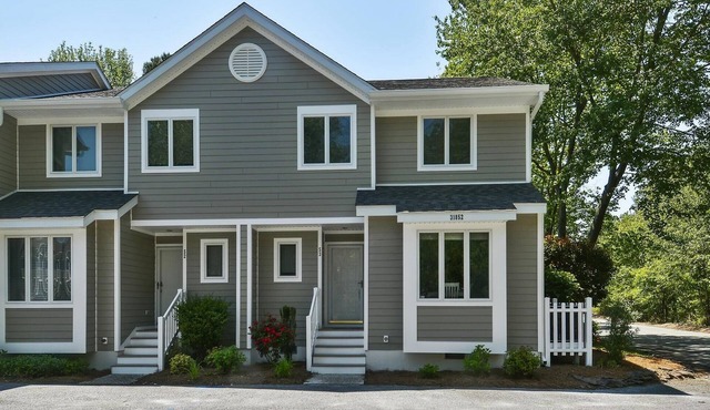 3 Bedroom 2.5 bath end unit Townhome in The Salt Pond Community near Bethany Beach
