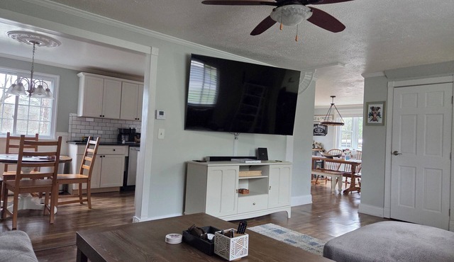 3 bedroom 2.5 Bath home in quiet neighborhood w/AC & Child amenities