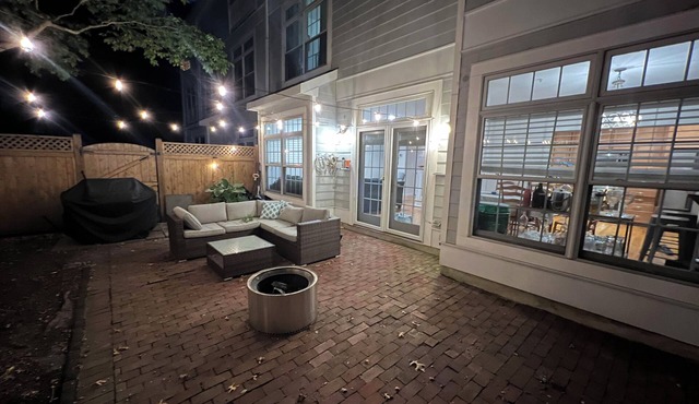 3-bedroom 2.5 bath spacious townhome in charming Manasquan w/WiFi, AC, parking
