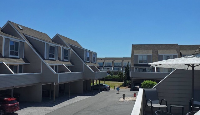 3 bedroom, 2.5 bath unit - Ocean, bay and pool all in a day!