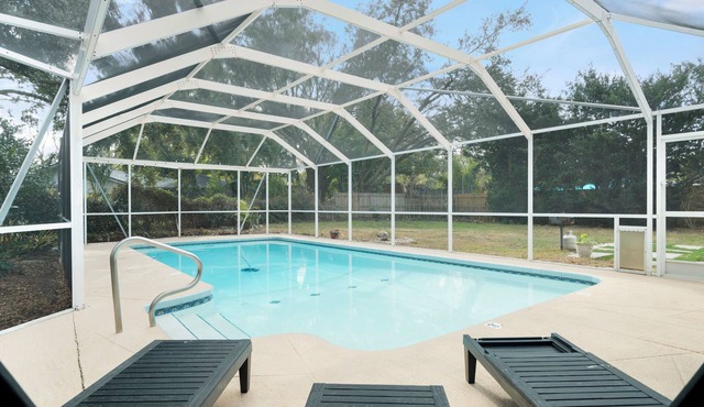 3 Bedroom 2.5 bath Family Retreat with Heated Pool,Hot tub & Game Room