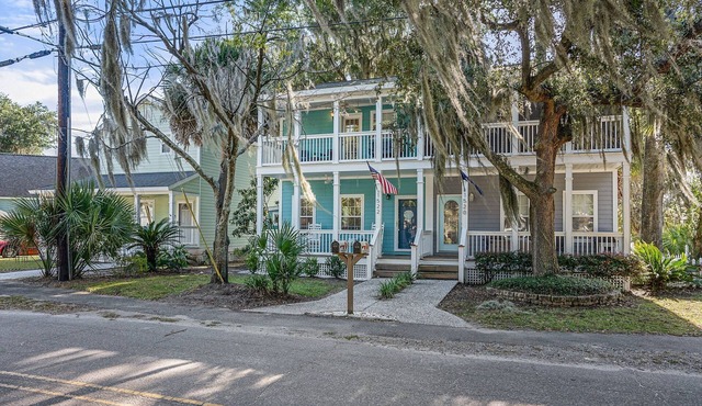 3 bedroom 2.5 bathroom home in Port Royal! - Close to all bases