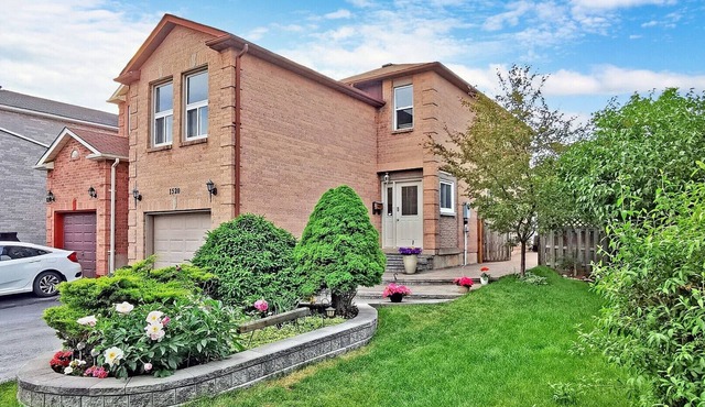 3 Bedroom 2.5 Bathroom House with Pool Table, Swing, Outdoor BBQ & Gym